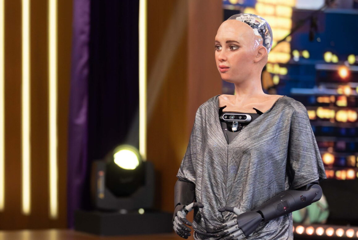 Sophia the Robot: Έκανε την επιθυμία του Γρηγόρη Αρναούτογλου πραγματικότητα!