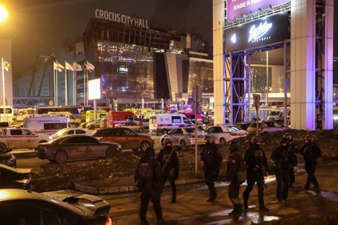 Μόσχα: Πάνω από 80 οι νεκροί στην τρομοκρατική επίθεση σε συναυλιακό χώρο
