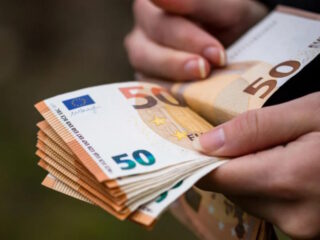 Στα 830 ευρώ ο κατώτατος μισθός – Σε ισχύ από την 1η Απριλίου