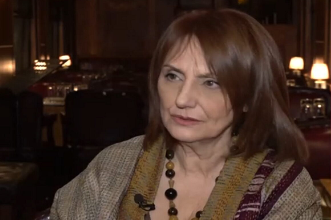 Τατιάνα Λύγαρη: «Διευθυντής θεάτρου ήπιε κρασί από το γοβάκι μου»