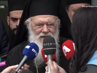 Αρχιεπίσκοπος Ιερώνυμος: «Η Εκκλησία δεν εκδικείται – Δεν είπα ότι αγαπώ τα ομόφυλα ζευγάρια»