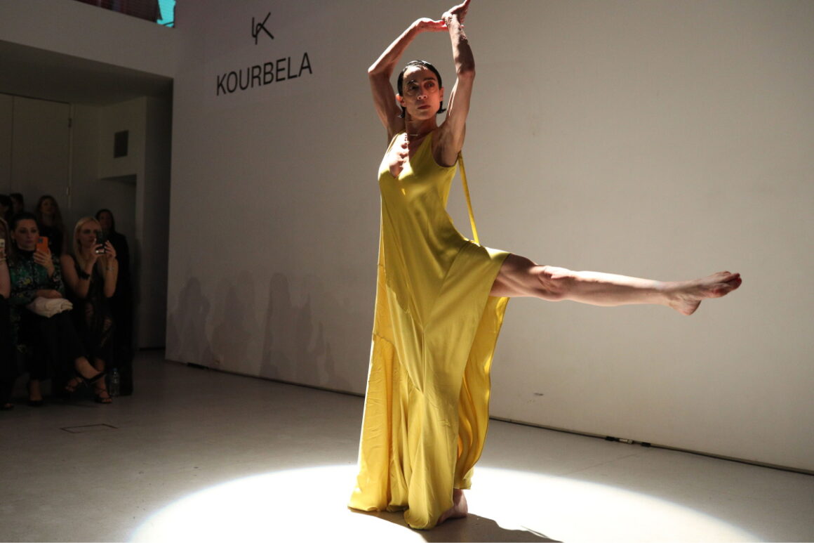 Athens Fashion Week: Ο εντυπωσιακός χορός της Έλενας Τοπαλίδου που μαγνήτισε όλα τα βλέμματα