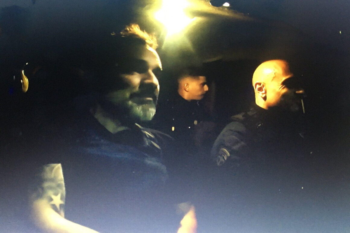 Επί τόπου: Ο Νάσος Γουμενίδης ακολουθεί τη βραδινή βάρδια της Ο.Π.Κ.Ε – Καρέ Καρέ η σύλληψη υπόπτου