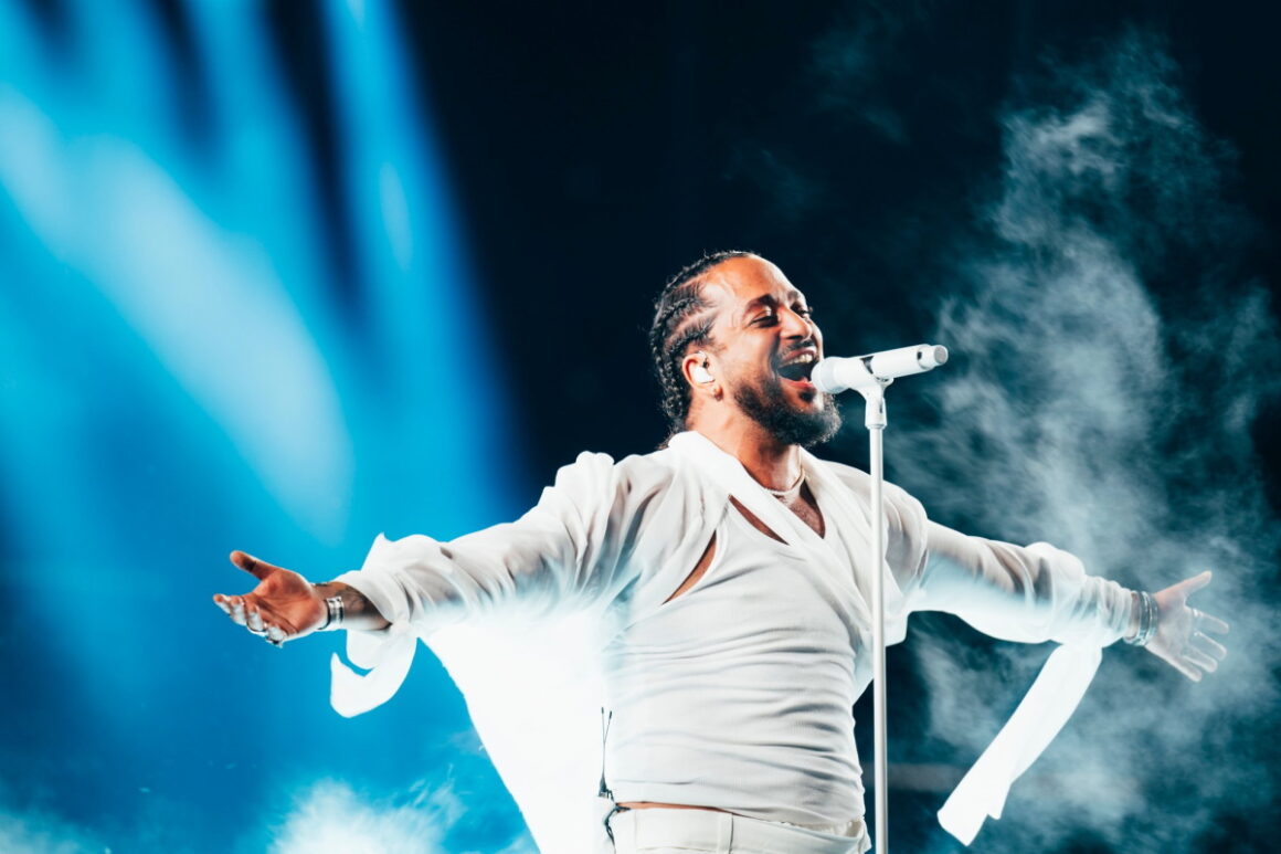 Eurovision 2024: Η τοποθέτηση του Slimane επί σκηνής – «Η μουσική πρέπει να ενώνει με αγάπη και ειρήνη»