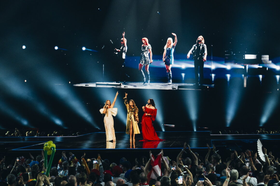Eurovision 2024: Το ολόγραμμα των ABBA και η εντυπωσιακή Conchita «ξετρέλαναν» το Twitter – «Πού ψηφίζω για τους ABBA;»