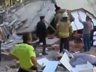 Κωνσταντινούπολη: Κατέρρευσε 4ώροφο κτίριο – Ακούγονται φωνές από τα συντρίμμια