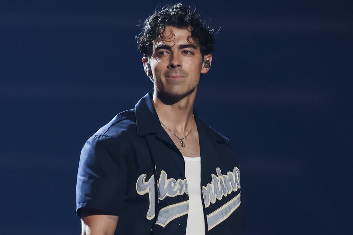 Ο φρεσκοχωρισμένος Joe Jonas στην Αθηναϊκή Ριβιέρα – Οι φωτογραφίες από την έξοδό του